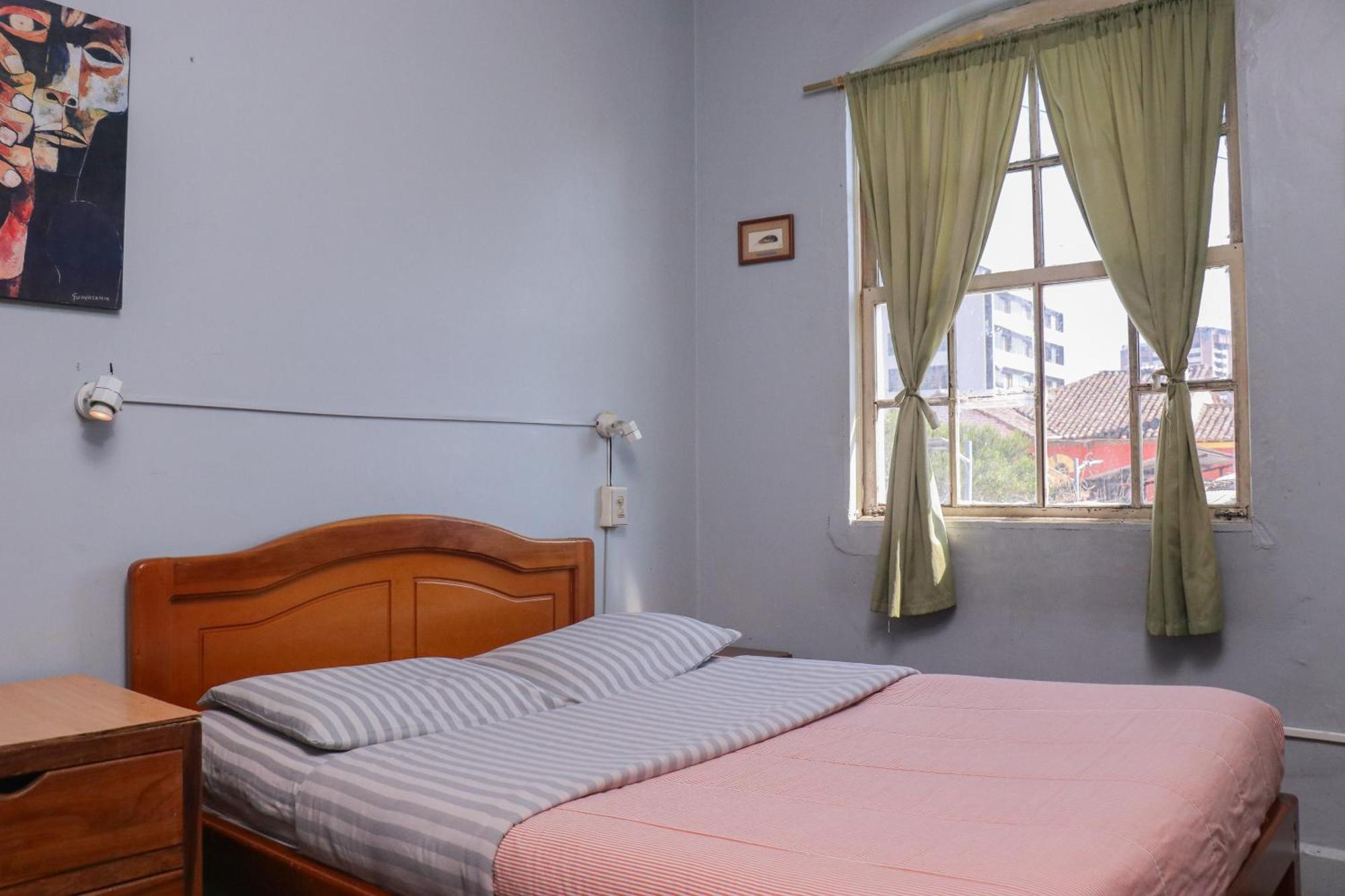 Blue House Youth Hostel Quito Exterior photo