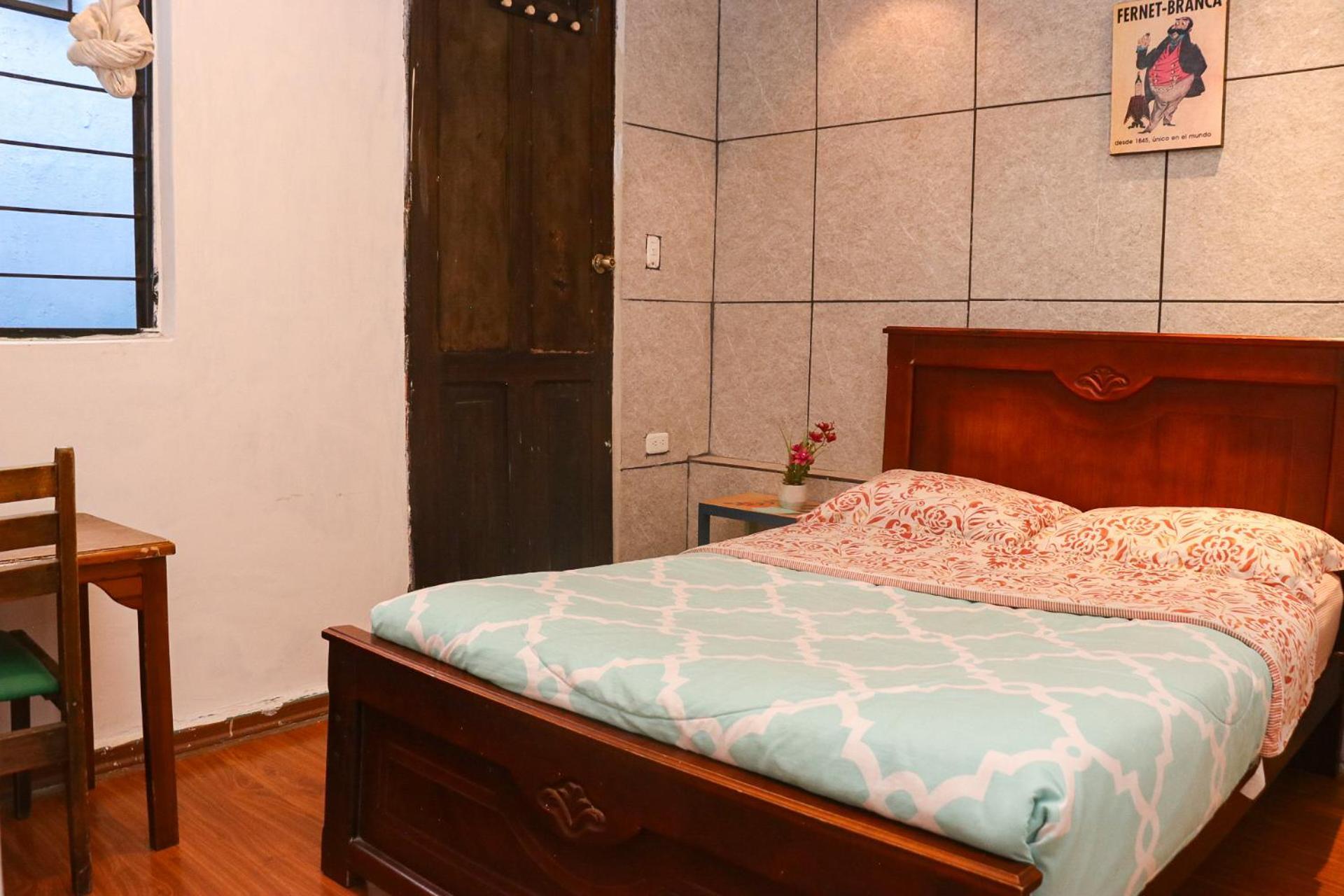 Blue House Youth Hostel Quito Exterior photo
